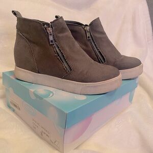 Wedge Sneakers - Zip-Up on either side